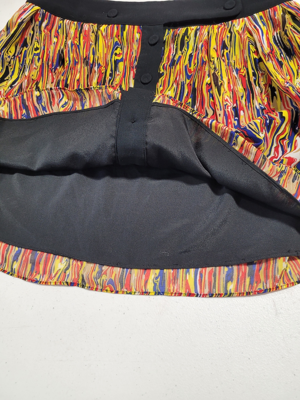 Women's Multicolor Abstract Print Mini Skirt with Black Button Front - Picture 4 of 6